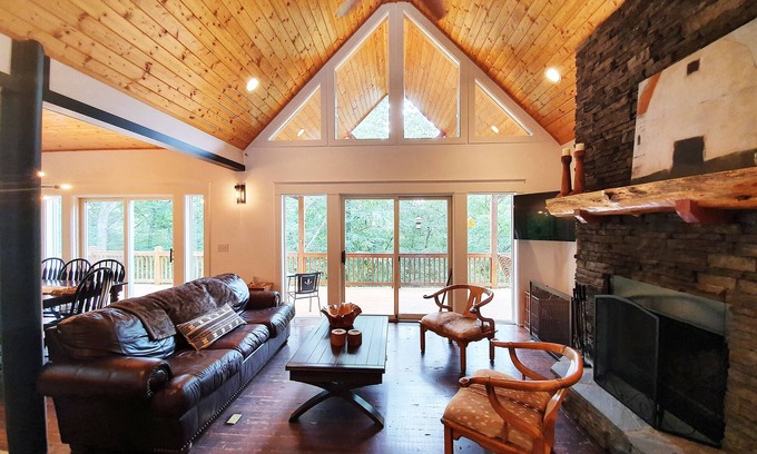 Piney Creek Cabin | Serene Cabin Escape with Ocean Views in the NC Mountains