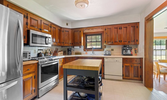 Grahamsville House | Riverside Haven: Guest Rated 9.8 & Pet Friendly Amenities