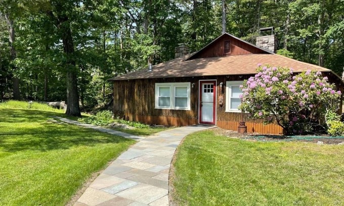Northborough Cottage | Peaceful Getaway Cottage on grounds of historic mid-century gem
