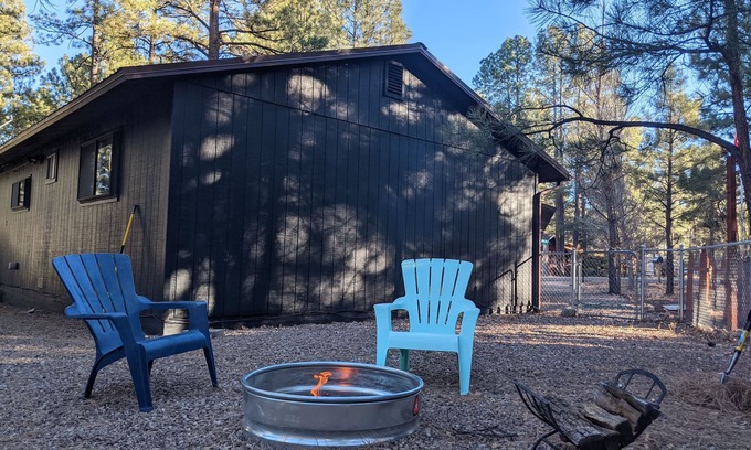 Torreon House | Relaxing Getaway in the Pines with Hot Tub & Lake View