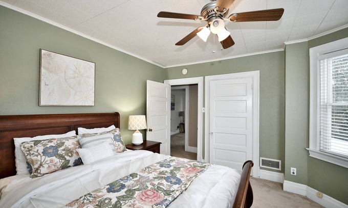 Bellevue Apartment | Tranquil Retreat in a Family-Friendly Walking Neighborhood