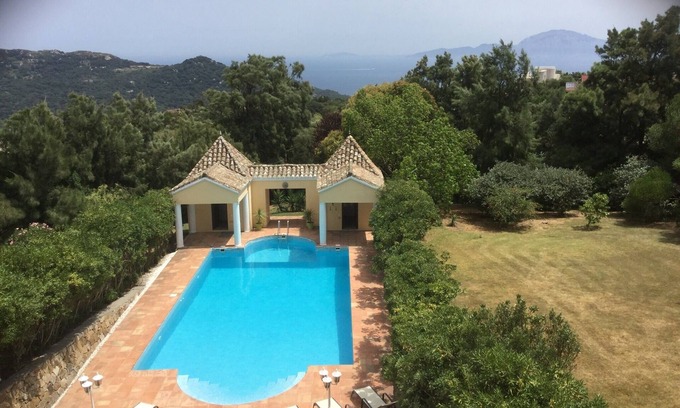 El Cuarton Villa | Tranquil Guesthouse with Private Pool and Lush Gardens