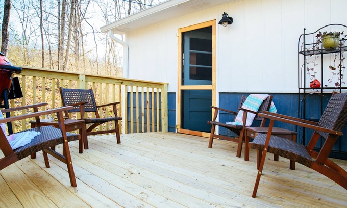 Knoxville Cottage | Tranquil Hillside Haven with Spa & Family-Friendly Amenities