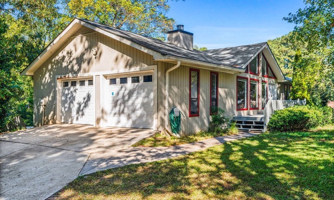 Clarkdale House | Peaceful Home Marietta: Office Space, Pet Friendly