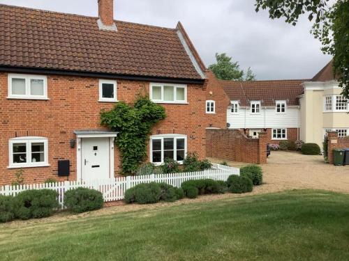Aldeburgh Villa | Dog-Friendly Retreat in a Lovely Location with High Ratings