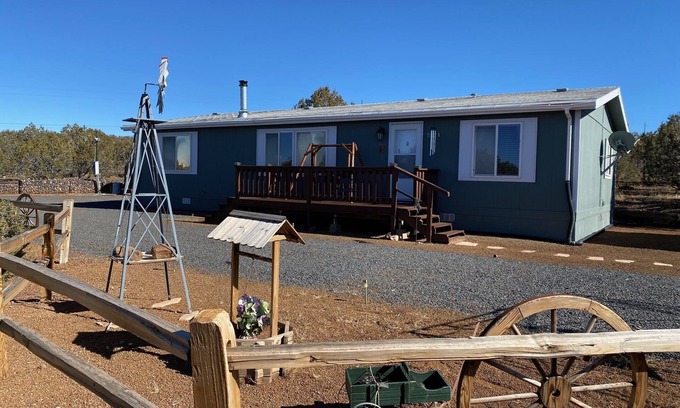 Ash Fork House | Idyllic Country Retreat in Ash Fork, AZ with Spa & Hot Tub