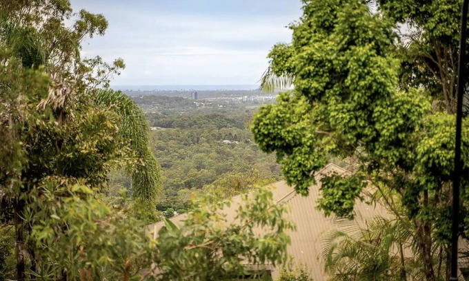 Mudgeeraba Cabin | Tranquil Kookaburra Cabin with Spa & Fire Pit in Mudgerabah