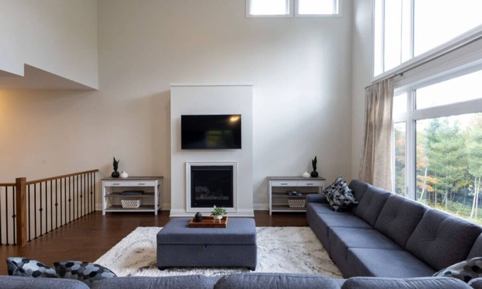 Dwight House | Peaceful Lake of Bays Cottage Getaway