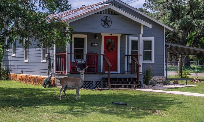 Bandera House | Idyllic Lower Downtown Bandera: Pet-Friendly Retreat with Pool