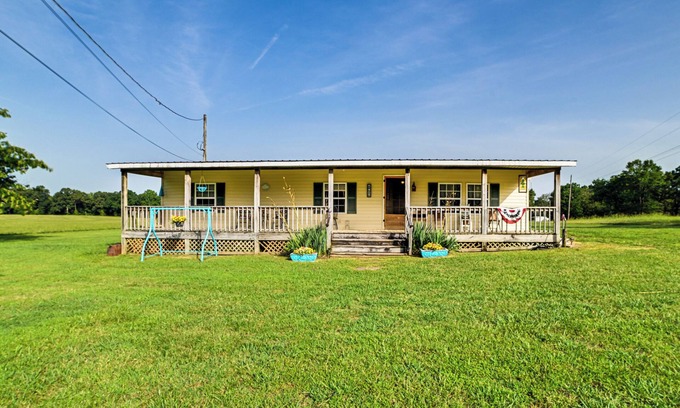 McEwen House | Peaceful McEwen Home w/Spacious Yard!