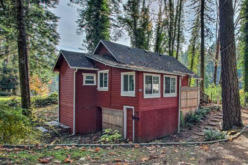 Walterville House | Tranquil McKenzie River Retreat: Fish, Hike & Ski Adventures
