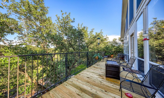 Oatmeal House | Modern Retreat Near Austin with Deck, Balcony & Spa