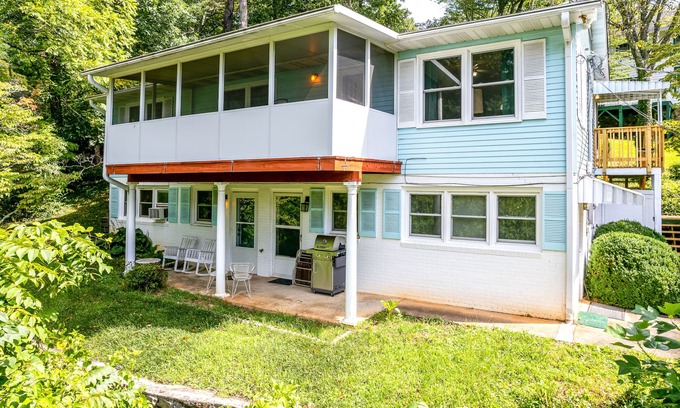Lake Junaluska House | Serene Mountain Lake Retreat with WiFi and Pool Access