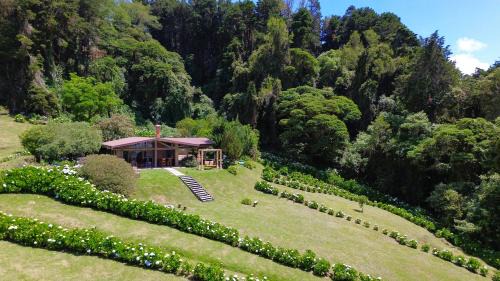 Poasito House | Tranquil Mountain Retreat at Coyote House - Family & Pet Friendly