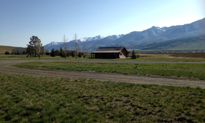 Livingston Cabin | Tranquil Mountain Retreat in Yellowstone Country