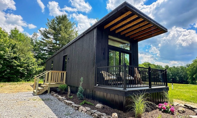 Weston House | Serene Mountain Retreat with Kitchenette & Ski Access