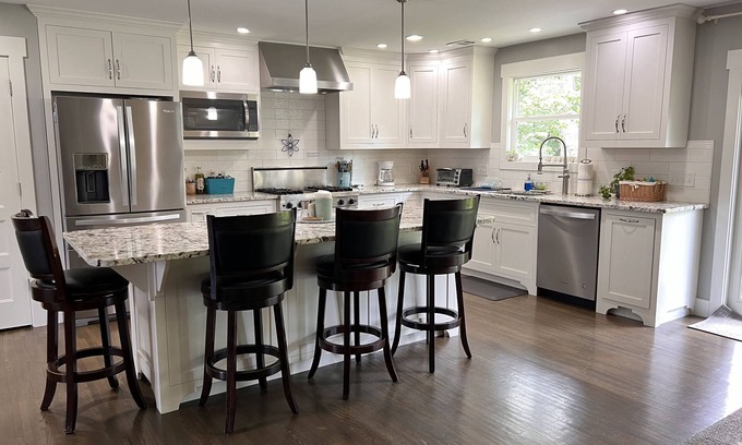 Mossy Oaks House | Serene Nature Retreat with Pool, Spa & Family Amenities