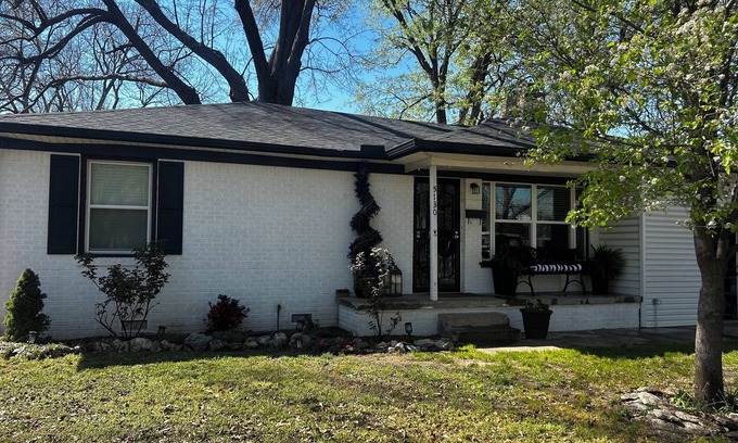 Tulsa House | Tranquil Stay Minutes from Tulsa Venues with Spa & Breakfast