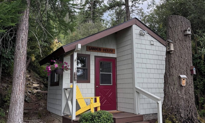 Sandpoint Cottage | Tranquil Renovated 1-Bedroom Cottage by Deep Water Lake