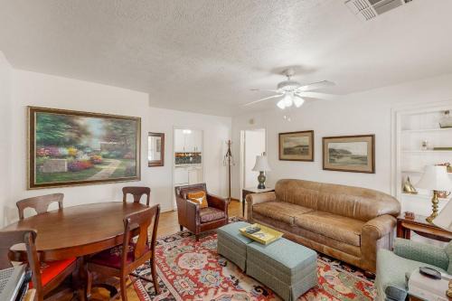 Cherrywood House | Serene Getaway: Pet-Friendly Retreat for Families