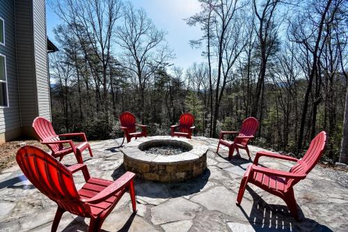Blairsville House | Relax at Peaceful Pines with Family-Friendly Amenities