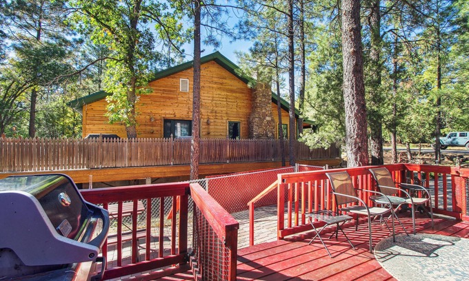 Pinetop-Lakeside Cottage | Serene Pinetop-Lakeside Cabin with Child-Friendly Amenities