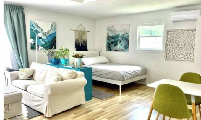 Austin Apartment | Tranquil Poolside Bungalow with Spa and Breakfast