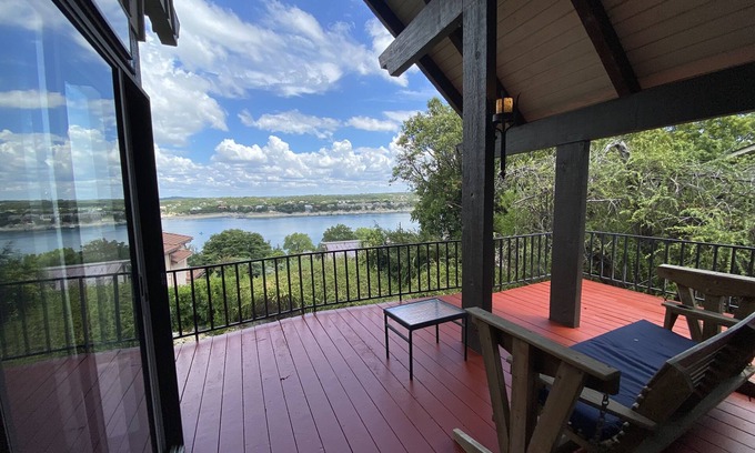 Lakeway House | Serene Water View Retreat on Lake Travis - 9.4/10 Rated
