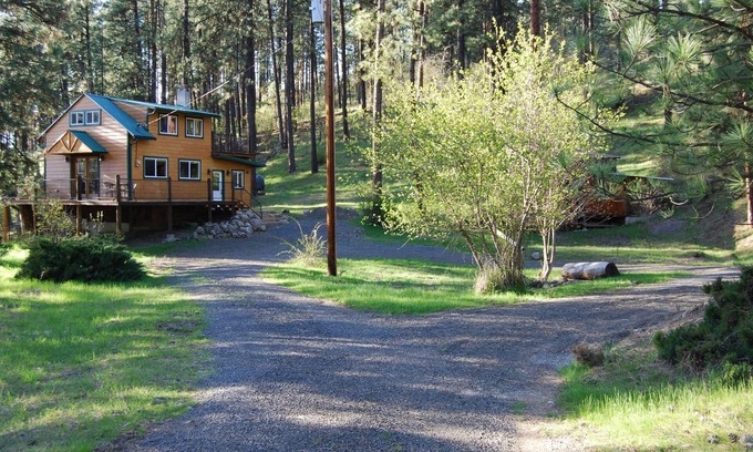 Ahsahka Cabin | Serene Cabin Retreat with River Views and Pet-Friendly Perks