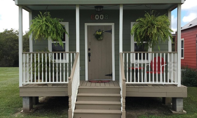 Iberia Parish House | Tranquil Bayou Teche Cottage with Spa & Hot Tub Oasis