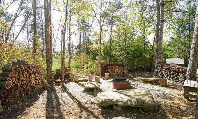 Blue Springs Other | Serene Barndo Retreat: Nature Escape Near Kansas City