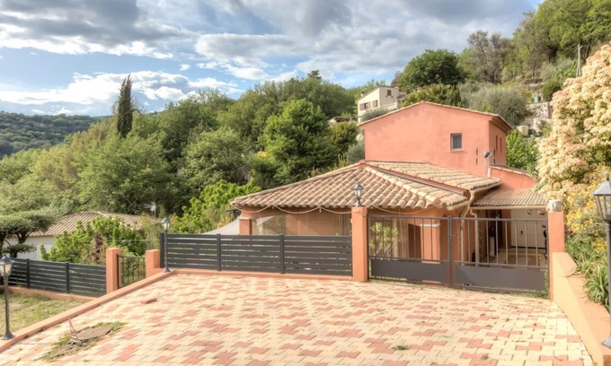 Contes Villa | Tranquil Villa with Pool Near Nice in Beautiful Provence