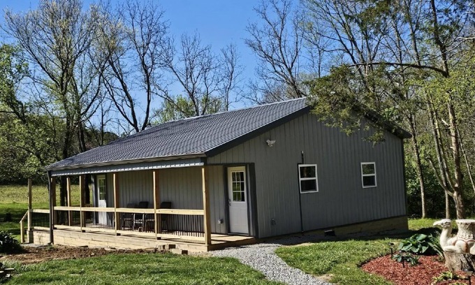 Morrow House | Peaceful, Quiet and Country with 2 bedrooms and WiFi, AC in marvelous Morrow