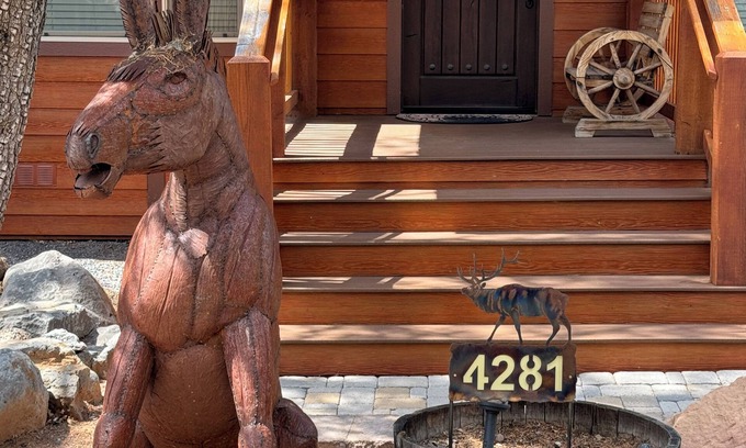 Show Low Cabin | Tranquil Getaway with Kitchen Amenities for Ultimate Comfort