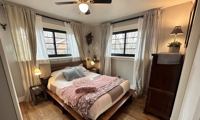Fairpark House | Peaceful Ranch Home - Pets Welcome