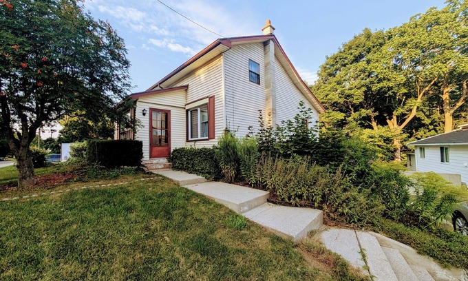 Port Stanley Cottage | Peaceful Ravine-Backed Cottage | Firepit, BBQ & Nature Views, Pet-Friendly!