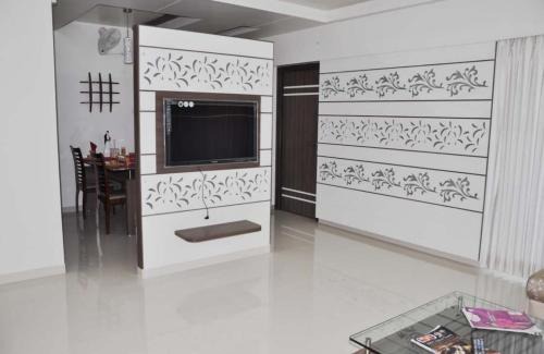 Vadodara Apartment | Serene 3BHK Retreat for Six - Guest Rated 9.8/10