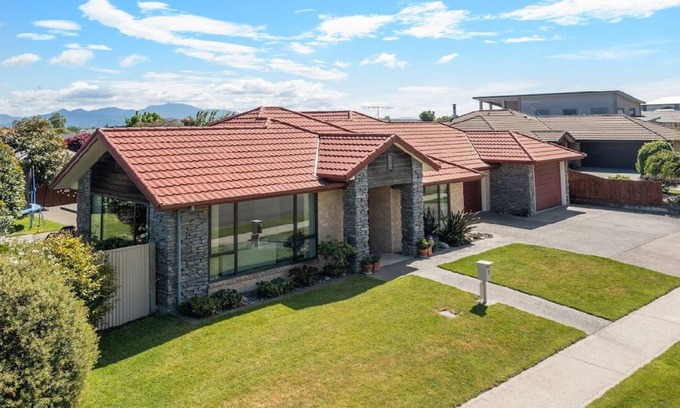 Blenheim House | Peaceful Retreat at Your Doorstep on Forest Park Drive