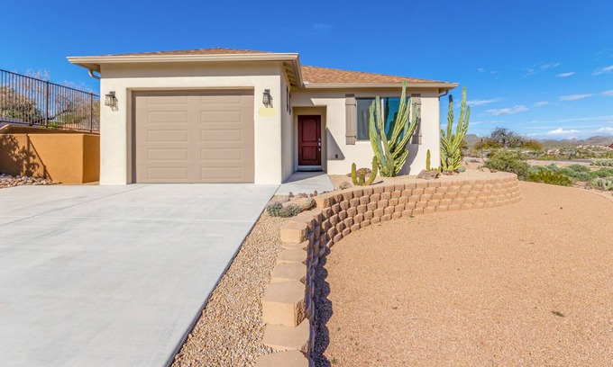 Queen Valley House | Peaceful Retreat, Beautiful Newer Home in Queen Valley w / Incredible Mtn Views