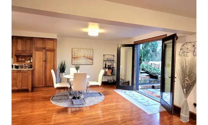 South Juanita House | Serene Guest Suite with Pool, Just 5 Mins from the Beach!