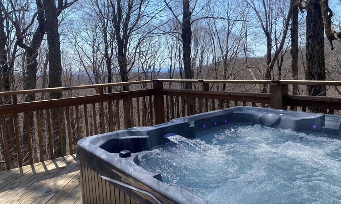 Wolf Laurel House | Peaceful Retreat, hot tub, fireplace, fire pit, close to Hatley Pointe!