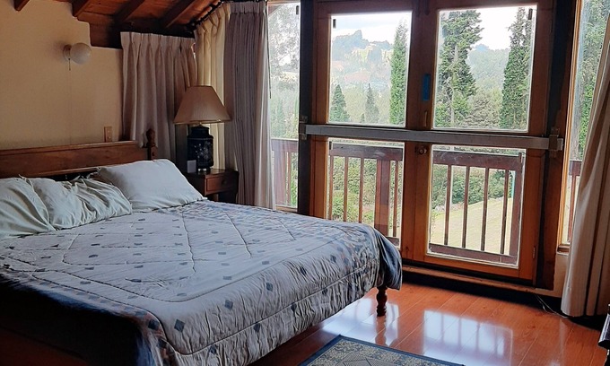 Cajica House | Serene Escape in Cajicá - Tree House & Kids' Park Nearby