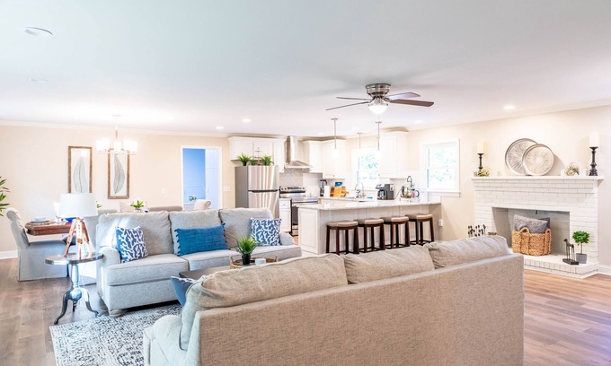 Wilmington House | Serene Getaway Near Beaches & Downtown with Pool Access