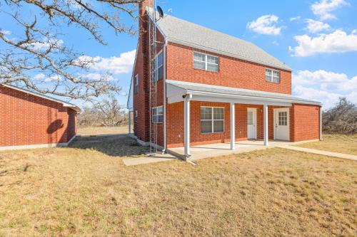 Fredericksburg Apartment | Serene Getaway with Restaurant and Family-Friendly Amenities