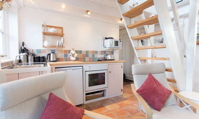The Lizard Cottage | Tranquil Escape with Breathtaking Sea Views