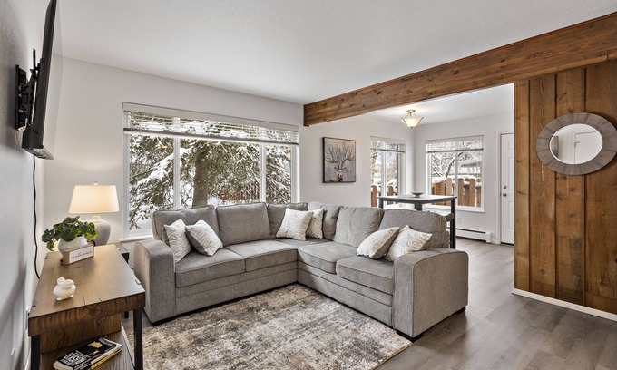 Scenic Foothills House | Stunning Scenic Foothills Hideaway with Family-Friendly Amenities