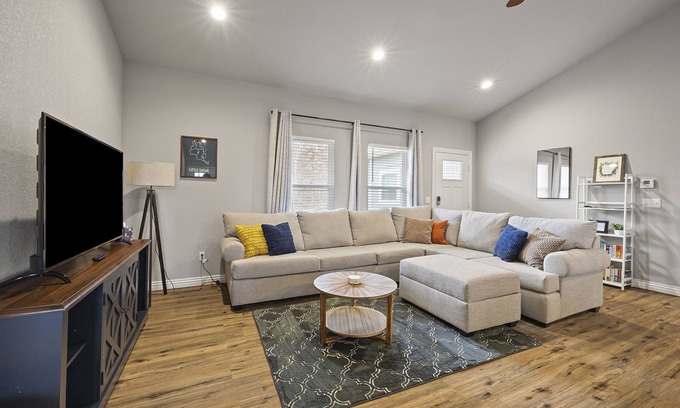 Bella Vista House | Relaxing Retreat with King Beds, Bunk Beds & Breakfast
