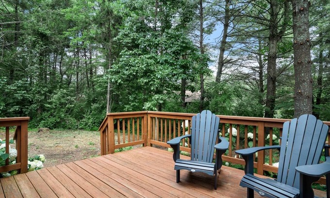Basye Cabin | Tranquil Escape with Firepit & Outdoor Theater Experience