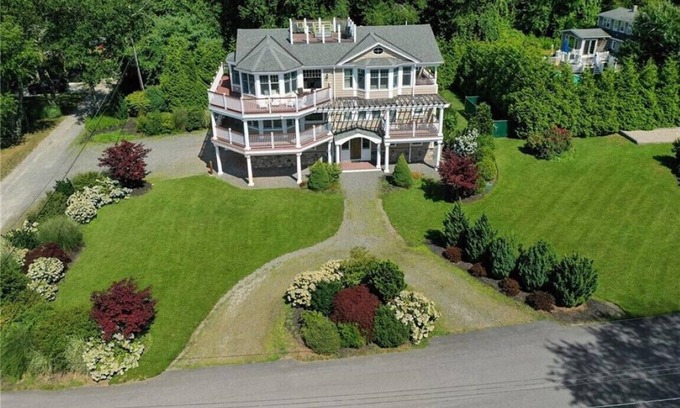 Jamestown Shores House | Tranquil Getaway with Bay Views and Inviting Sunsets