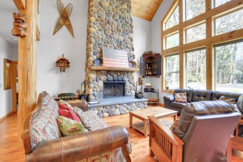 Rhododendron House | Tranquil Rhododendron Cabin with Fire Pit & Hot Tub